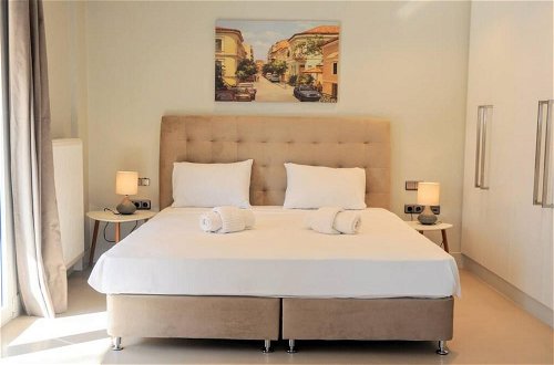 Photo 10 - Luxurious Minimal Apartment in Acropolis