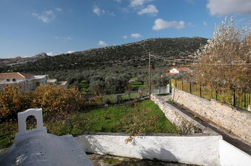 Photo 12 - Naxos Chalkion Beautiful Detsis House With Jacuzzi