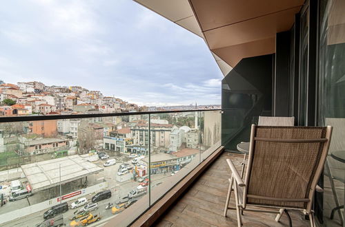 Foto 8 - Modern Apartment in Beyoglu With Balcony