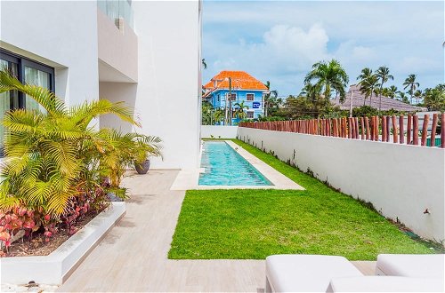 Photo 32 - Beautiful apt Best Location Terrace With Pool Access