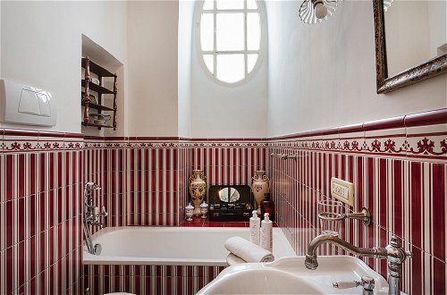 Foto 16 - Fancy Apartment in Palazzo Grimaldi by Wonderful Italy