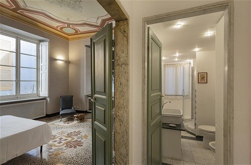 Photo 12 - Fancy Apartment in Palazzo Grimaldi by Wonderful Italy