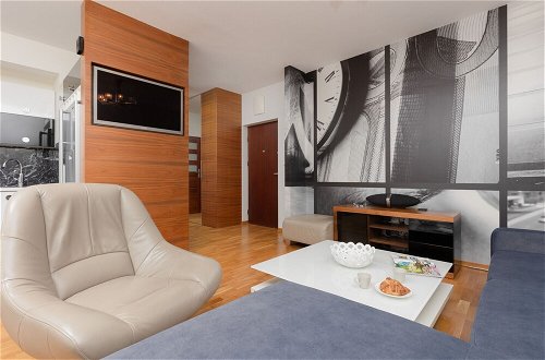 Photo 10 - Warsaw Apartment With Parking by Renters