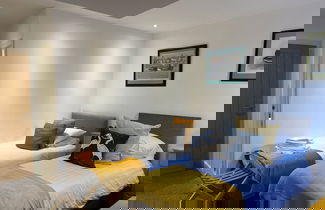 Photo 1 - Duplex Barge Cinema Room 6 Ensuite Double-triple Bedrooms Great Social Spaces