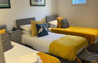 Photo 1 - Duplex Barge Cinema Room 6 Ensuite Double-triple Bedrooms Great Social Spaces