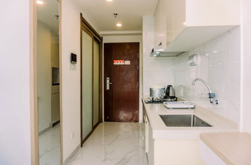 Photo 11 - Well Furnished And Comfy Studio Sky House Bsd Apartment