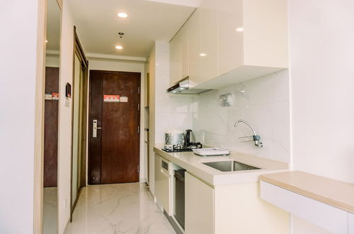 Photo 15 - Well Furnished And Comfy Studio Sky House Bsd Apartment