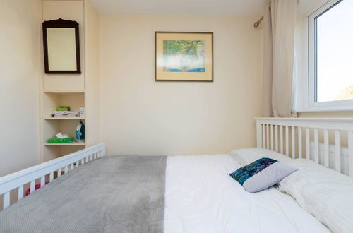 Photo 8 - Quiet 3 Bedroom House With a Garden in Putney