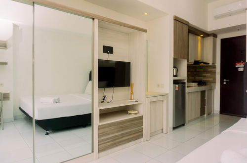 Photo 6 - Elegant And Nice Studio Casa De Parco Apartment Near Ice Bsd