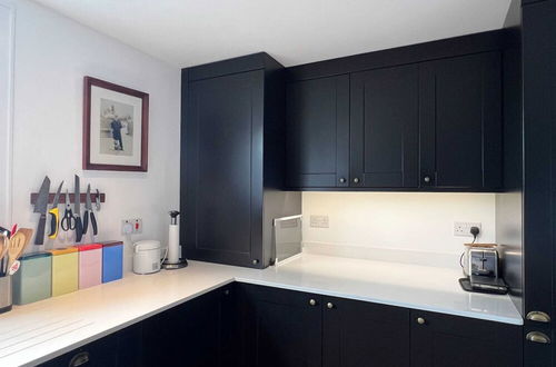 Photo 5 - Bright 1 Bedroom Apartment in Hackney Near Colombia Road