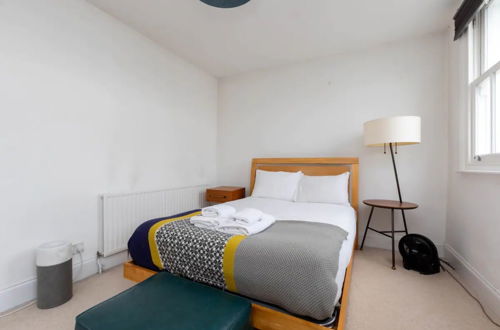 Photo 3 - Bright 1 Bedroom Apartment in Hackney Near Colombia Road