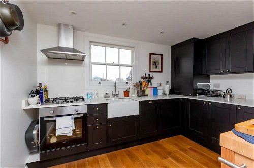 Photo 7 - Bright 1 Bedroom Apartment in Hackney Near Colombia Road