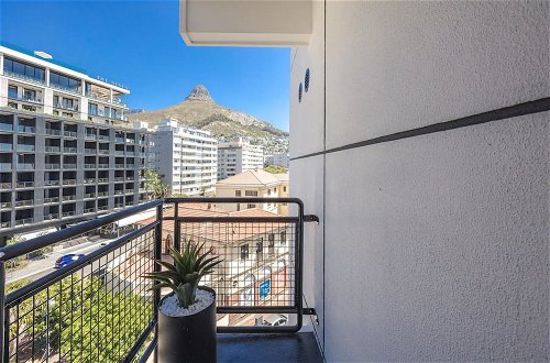 Photo 18 - Chic and Modern 1 Bedroom Apartment With Lions Head View