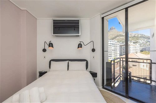 Photo 2 - Chic and Modern 1 Bedroom Apartment With Lions Head View