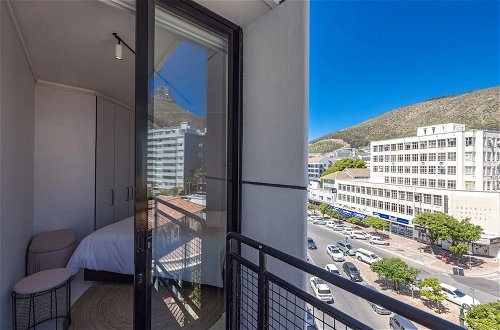 Photo 16 - Chic and Modern 1 Bedroom Apartment With Lions Head View