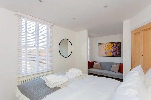 Photo 1 - Unique and Sun Filled 2 Bedroom Flat With Balcony -hackney