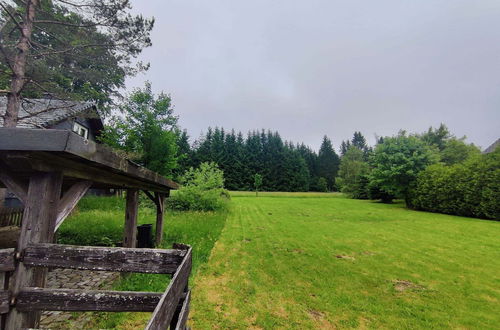 Foto 26 - Spacious Holiday Home With Wood-burning Stove