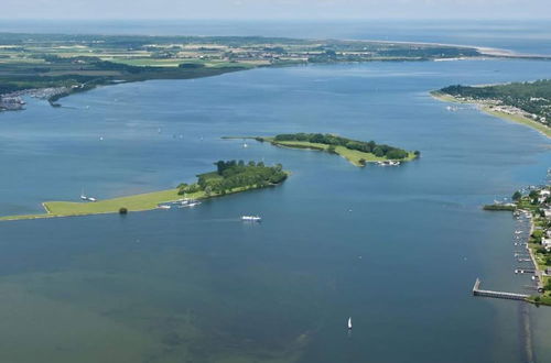 Foto 19 - Detached Villa With Views Over Lake Veere