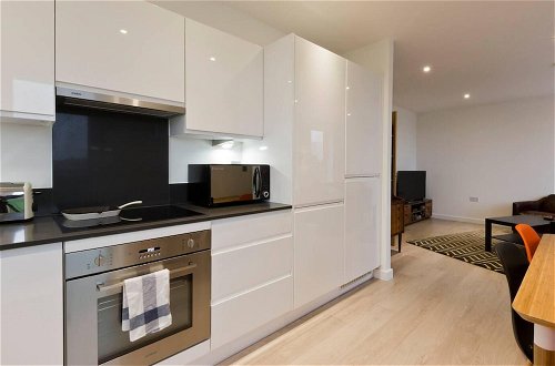 Photo 7 - 2-bed Apartment Only 15 Mins From Central London