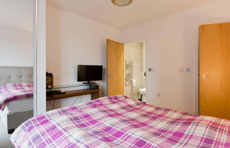Photo 2 - 2-bed Apartment Only 15 Mins From Central London