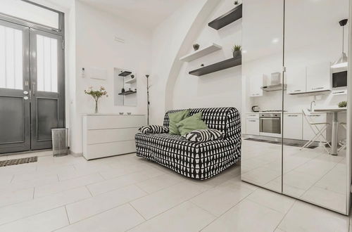 Photo 7 - Black and White Apartment