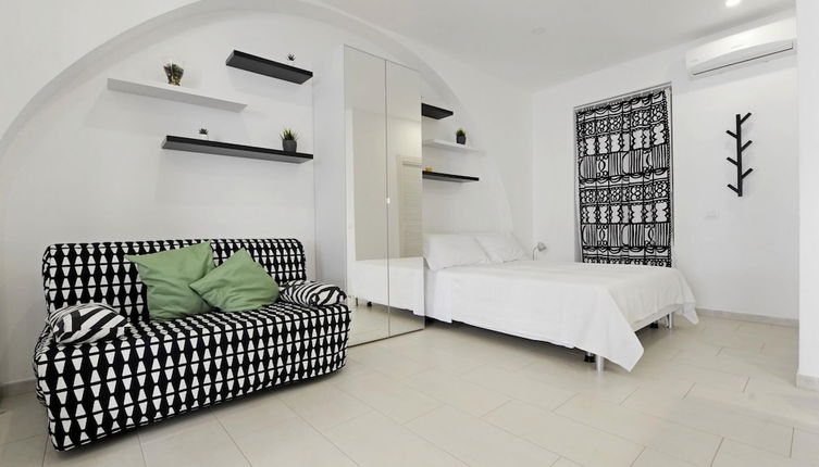 Foto 1 - Black and White Apartment