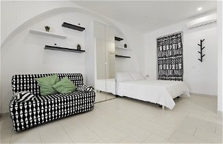 Foto 1 - Black and White Apartment