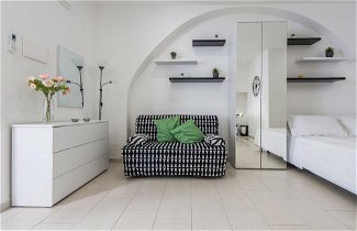 Foto 2 - Black and White Apartment
