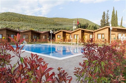 Photo 6 - Luxurious Suits Surrounded by Nature With Jacuzzi Shared Pool in Bursa