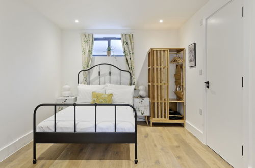 Photo 5 - Luxury one Bedroom Greenwich Studio Apartment Near Canary Wharf by Underthedoormat