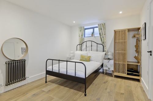 Photo 2 - Luxury one Bedroom Greenwich Studio Apartment Near Canary Wharf by Underthedoormat