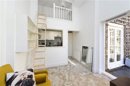 Photo 10 - Bright one Bedroom Apartment With Balcony in Maida Vale by Underthedoormat