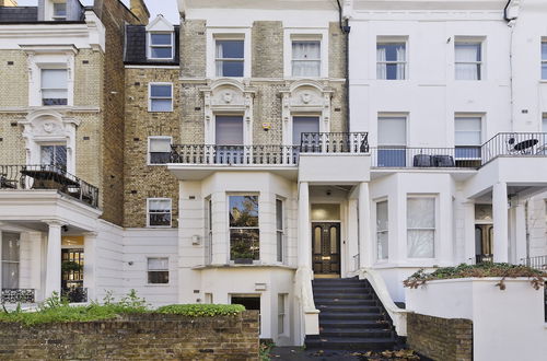 Photo 17 - Bright one Bedroom Apartment With Balcony in Maida Vale by Underthedoormat