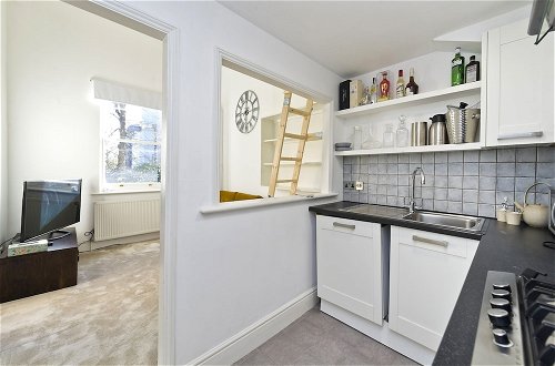 Photo 8 - Bright one Bedroom Apartment With Balcony in Maida Vale by Underthedoormat