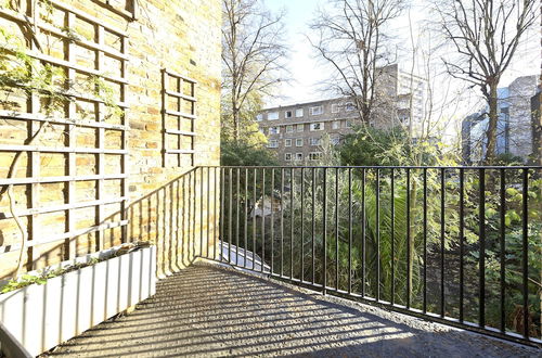 Photo 12 - Bright one Bedroom Apartment With Balcony in Maida Vale by Underthedoormat