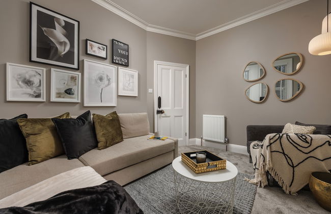 Beautiful 3 Bed House - Habita Property - Foto 1