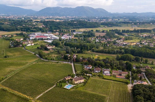 Photo 49 - Anna Farmhouse Apartment in Wine Resort in Lucca