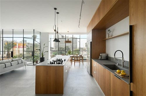 Foto 9 - Stunning 2BR Apartment in Beeri