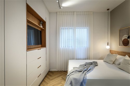 Photo 3 - Stunning 2BR Apartment in Beeri