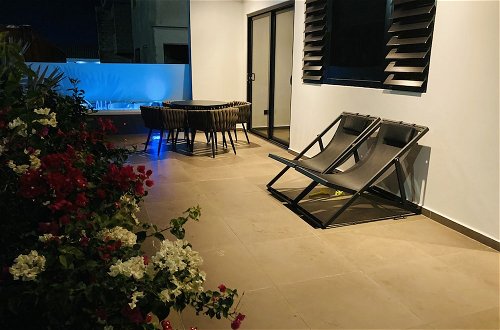 Foto 11 - Luxury Studio With Jacuzzi Near Beaches