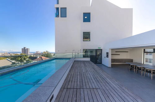 Photo 16 - Modern and Bright 1BD APT in Sunny Sea Point