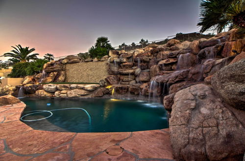 Foto 10 - Pet-friendly Glendale Oasis w/ Pool & Hot Tub