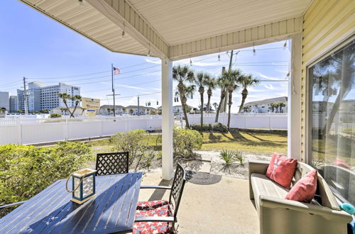 Foto 16 - Coastal Condo With Pool - Walk to Destin Beach