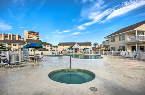 Photo 15 - Coastal Condo With Pool - Walk to Destin Beach