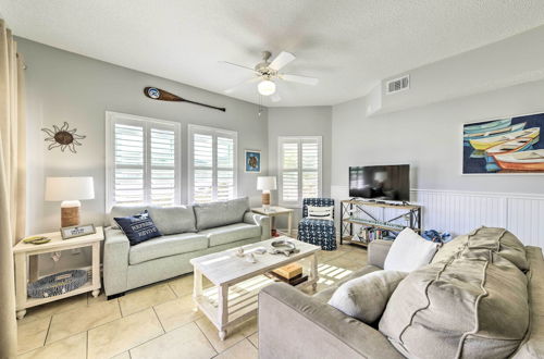 Photo 13 - Coastal Condo With Pool - Walk to Destin Beach