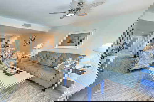 Foto 3 - Palmetto Dunes Villa w/ Views: Steps to Beach
