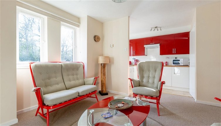 Photo 1 - 409 Cosy and Quiet 1 Bedroom Apartment in Canonmills With Parking