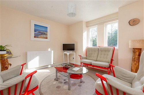 Photo 18 - 409 Cosy and Quiet 1 Bedroom Apartment in Canonmills With Parking