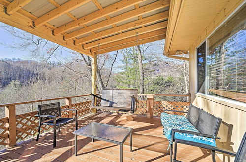 Foto 6 - Mountain-view Maggie Valley House w/ Spacious Deck