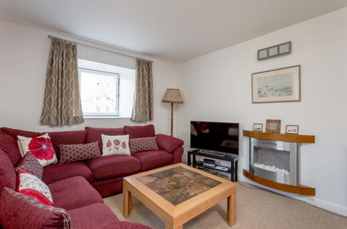 Photo 13 - 400 Attractive 2 Bedroom Apartment in Lovely Dean Village